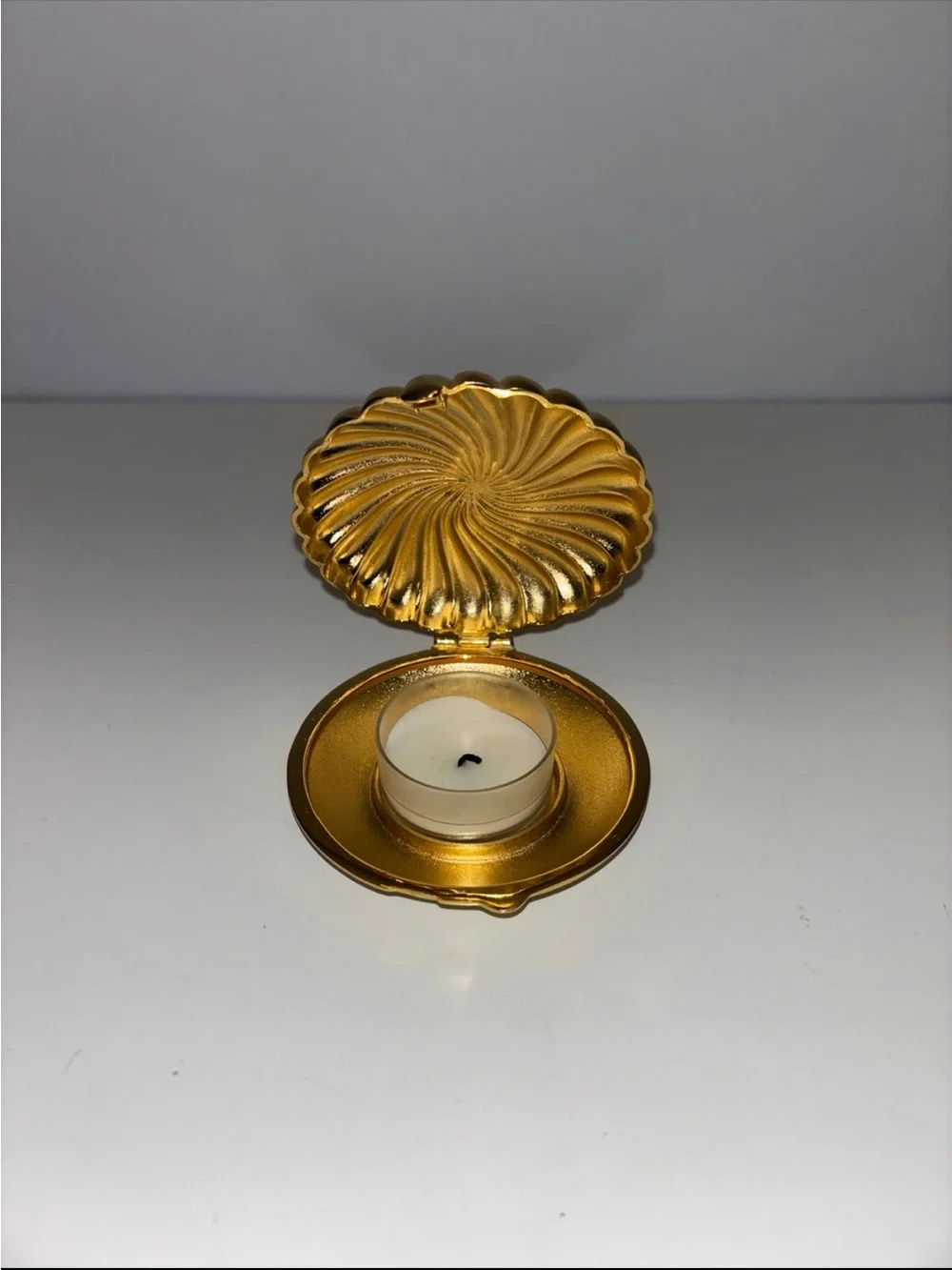 Vintage Swirl Design Gold Partylite Compact Travel Clam tealight candle holder